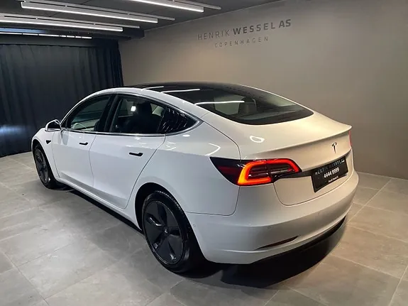Tesla Model 3 2020 photo 3
