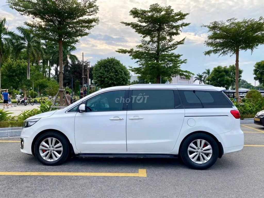Kia Sedona 2016 photo 2