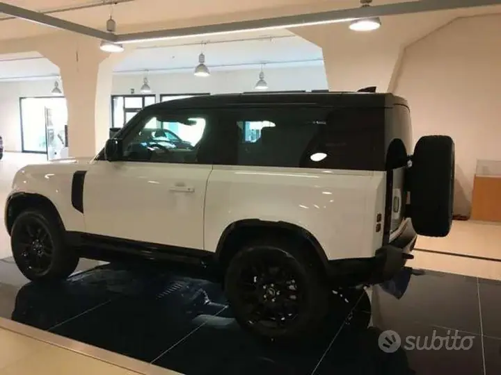 Land Rover Defender 2026 photo 3