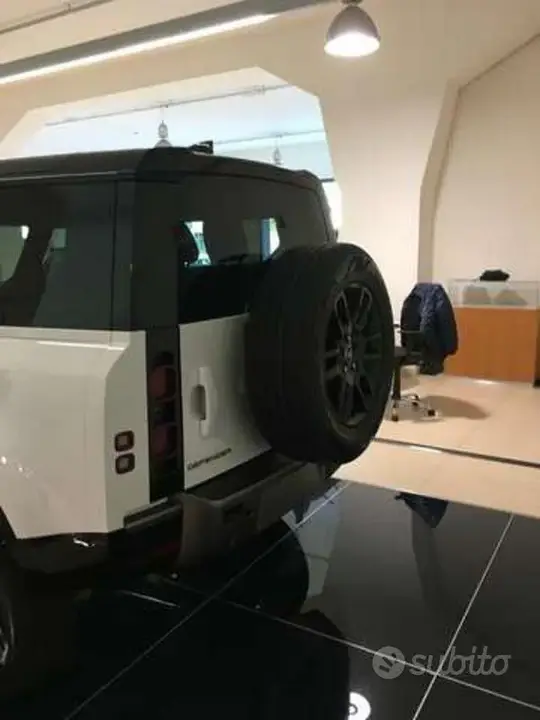 Land Rover Defender 2026 photo 4
