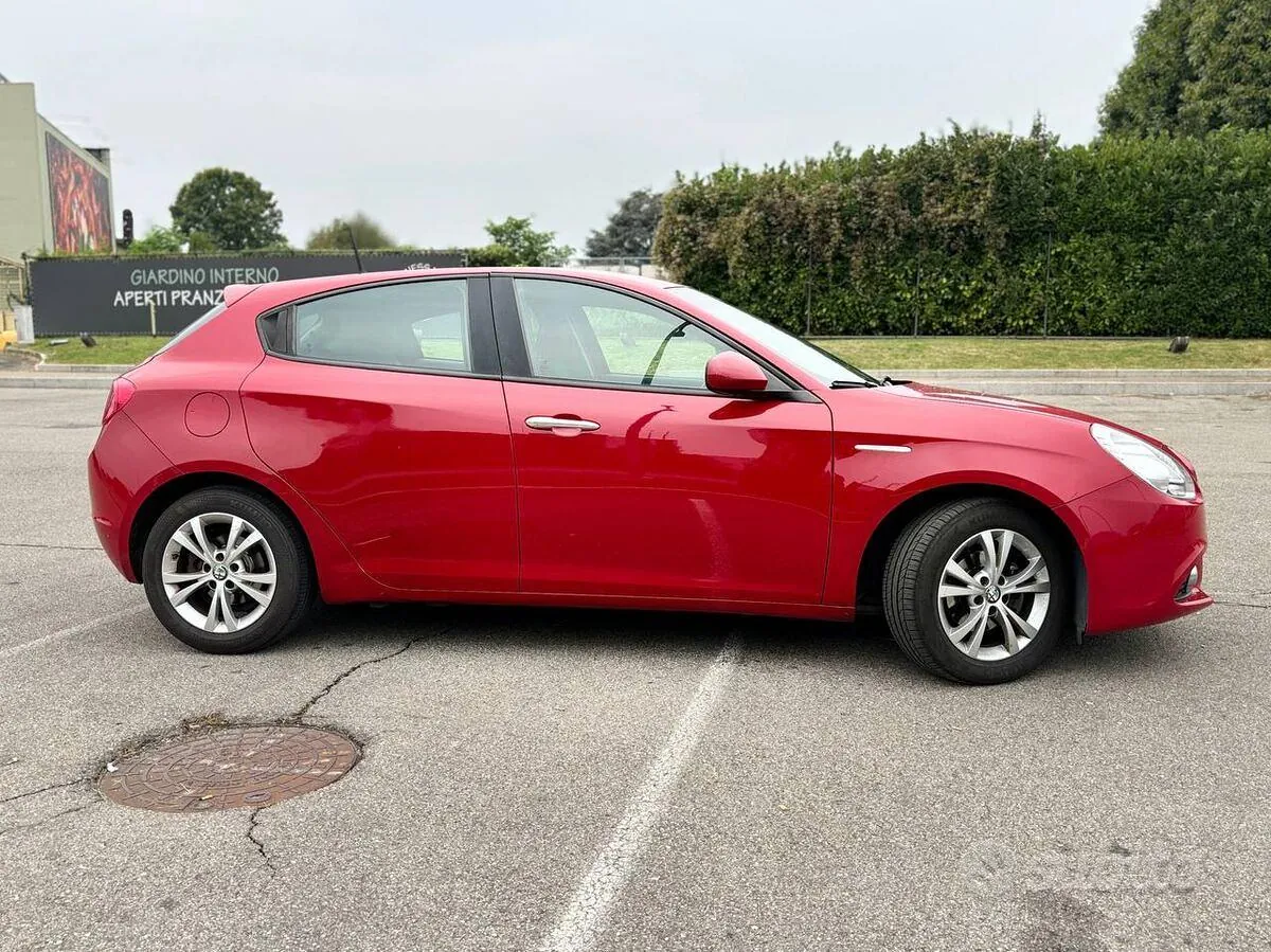 Alfa Romeo Giulietta 2015 photo 4
