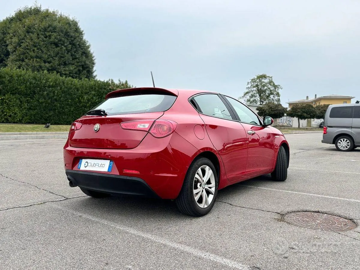 Alfa Romeo Giulietta 2015 photo 5
