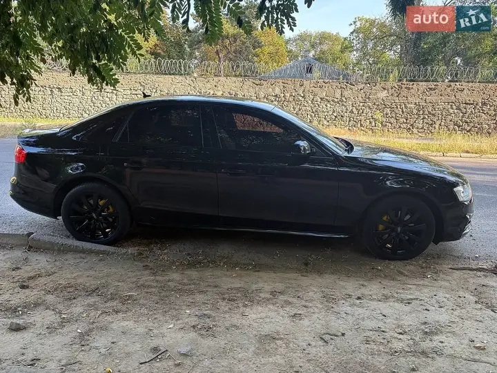 Audi A4 2014 photo 2