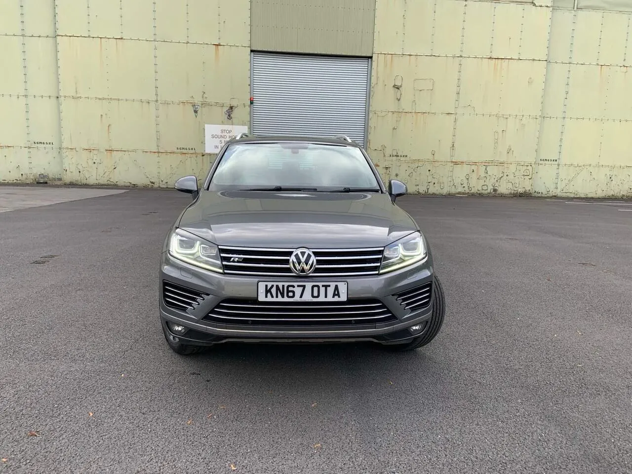 Volkswagen Touareg 2017 photo 2