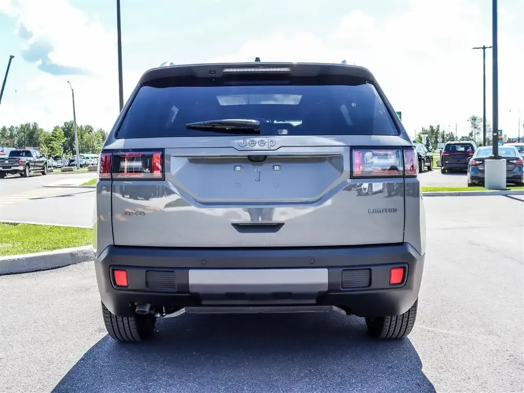 Jeep Cherokee 2026 photo 4