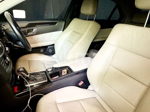 Mercedes-Benz E200 2011 photo 4