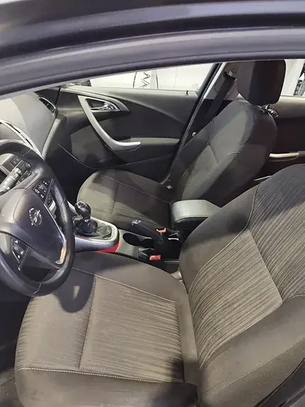 Opel Astra 2011 photo 3