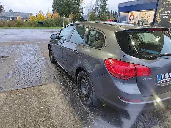 Opel Astra 2011 photo 4