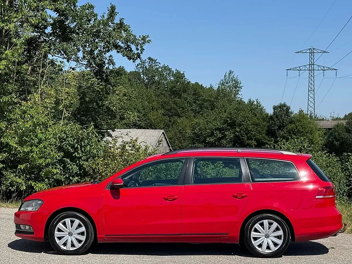 Volkswagen Passat 2012 photo 2