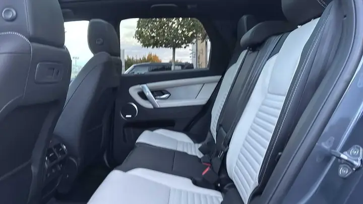 Land Rover Discovery Sport 2026 photo 4