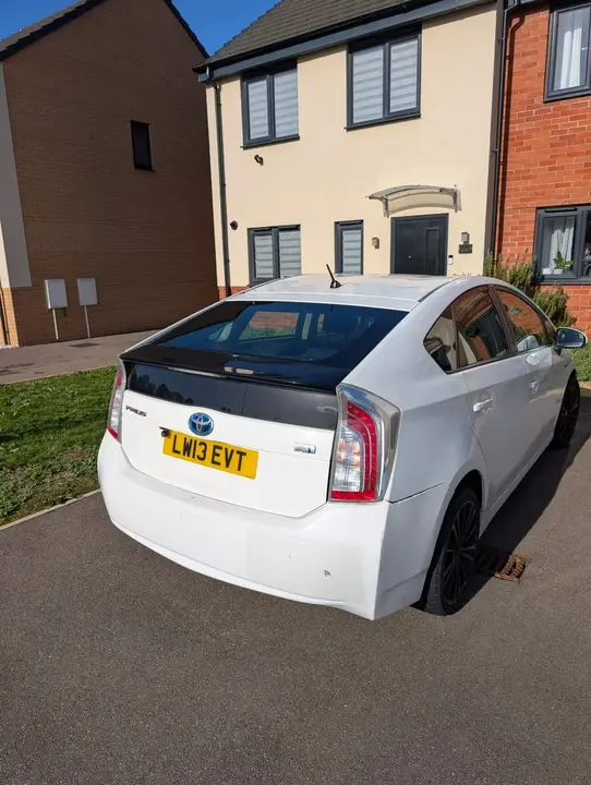 Toyota Prius 2019 photo 2