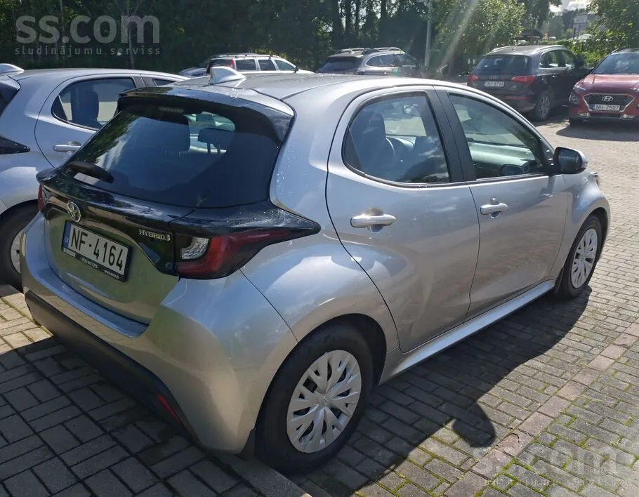 Toyota Yaris 2022 photo 2