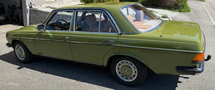 Mercedes-Benz W123 1981 photo 3