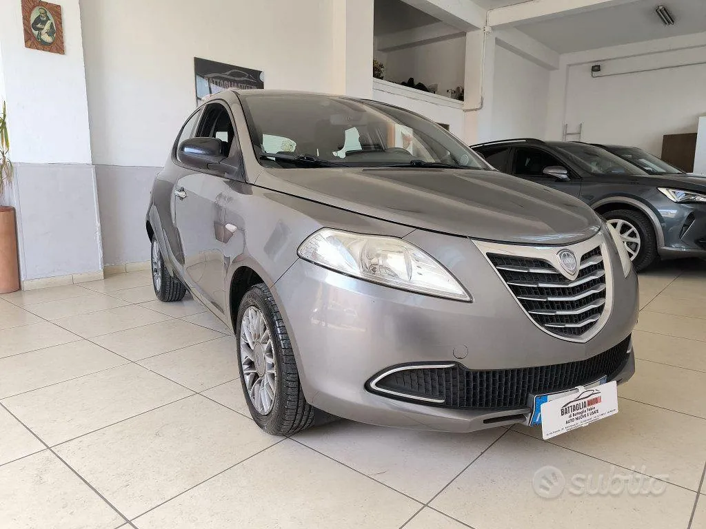 Lancia Ypsilon
