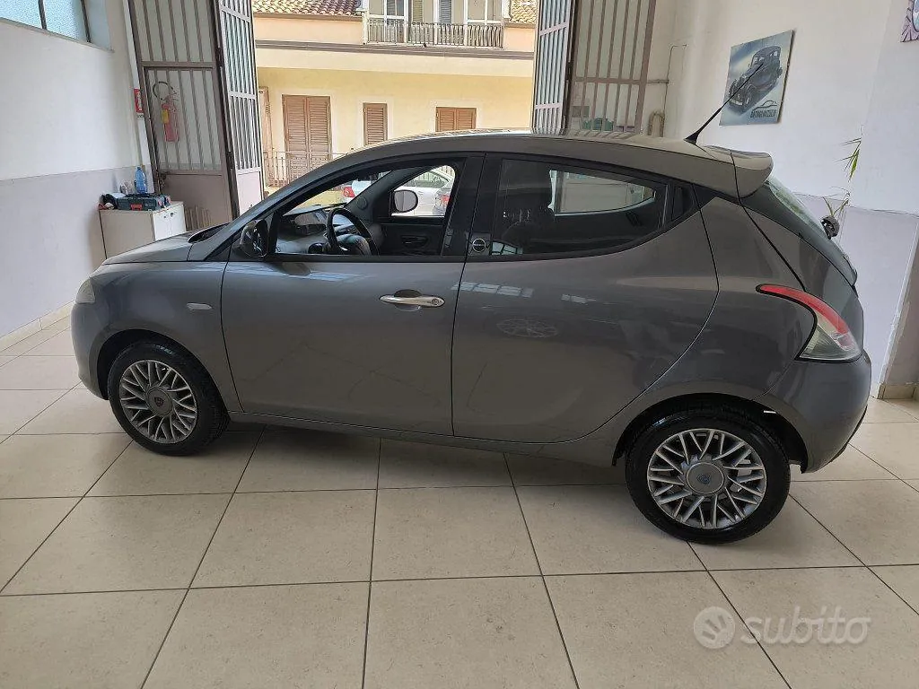 Lancia Ypsilon 2012 photo 3