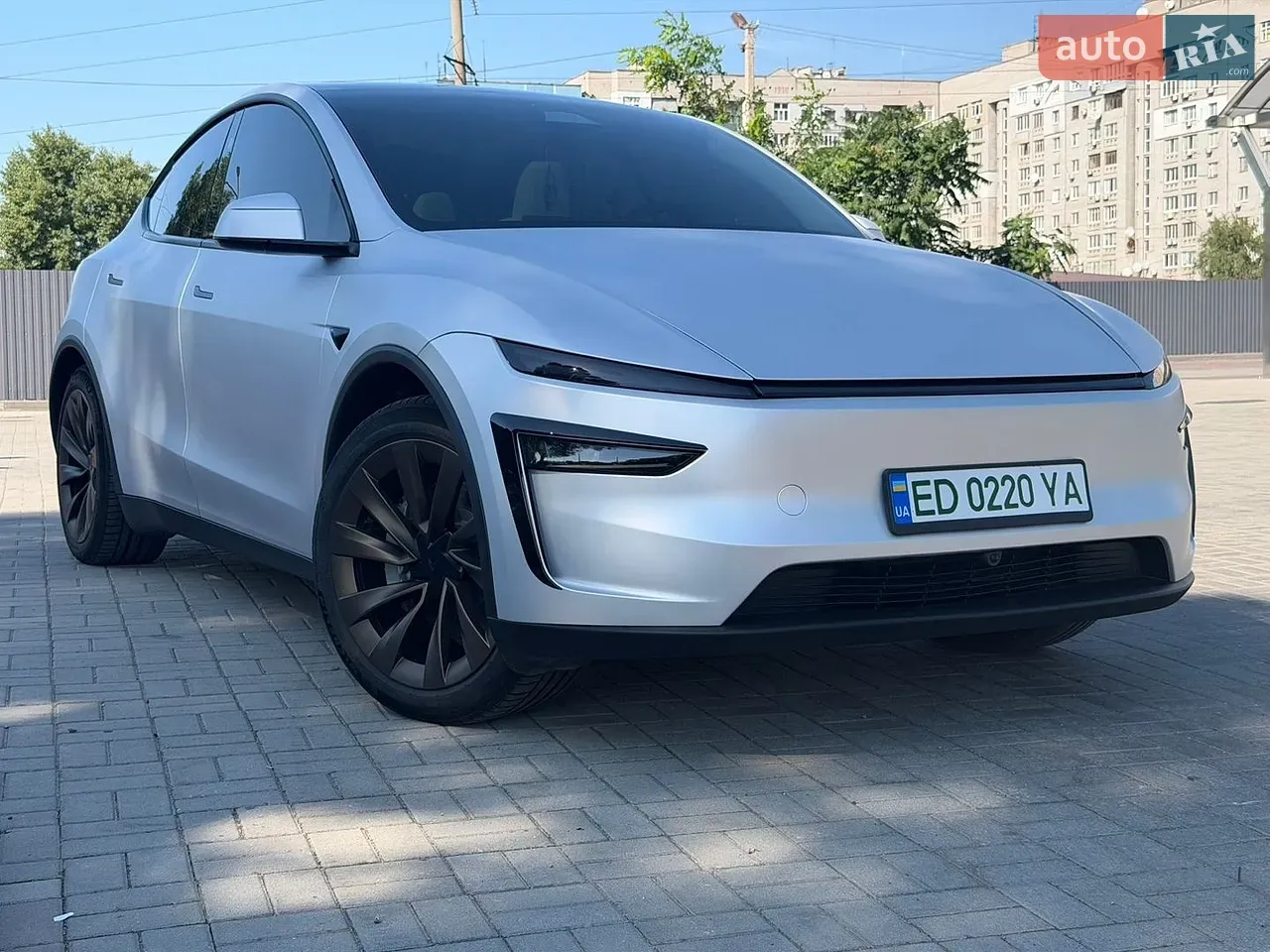 Tesla Model Y 2025 photo 2