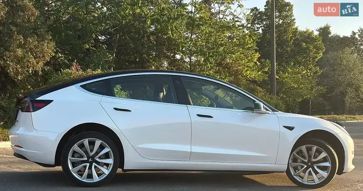 Tesla Model 3 2019 photo 4