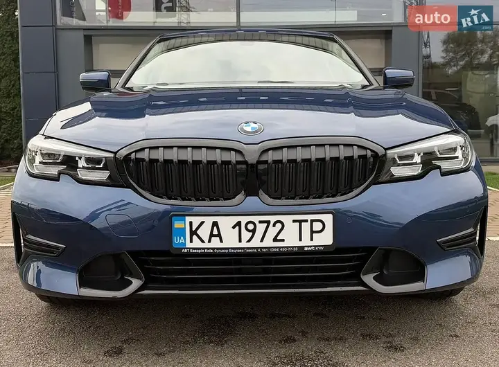 BMW 3 Series 2022 photo 2