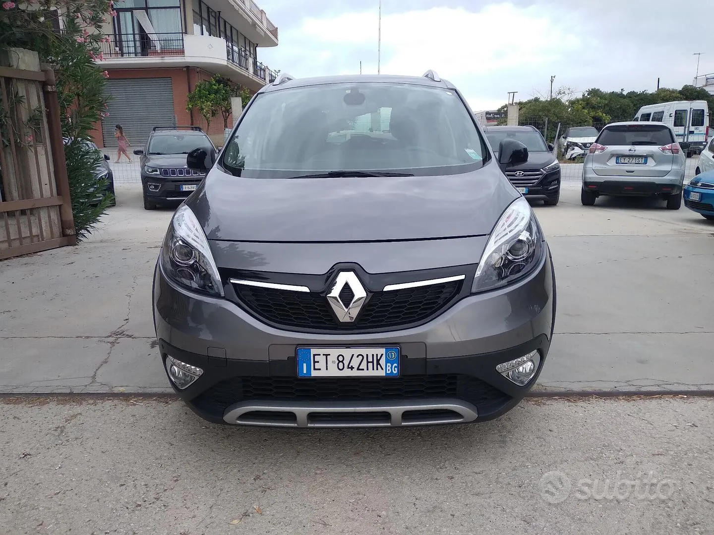 Renault Scenic 2013 photo 2