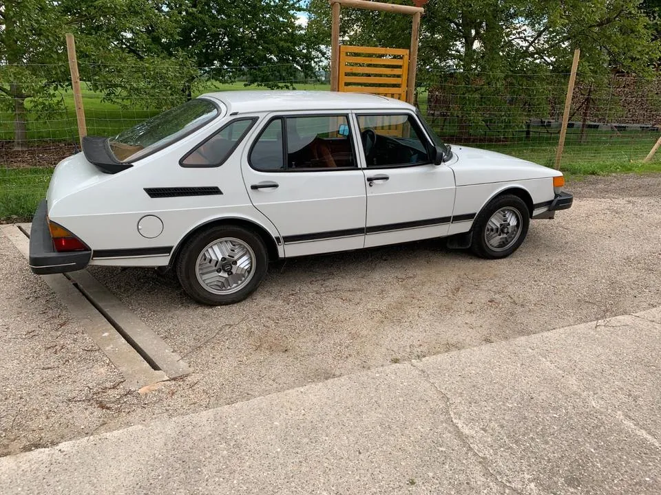 Saab 900