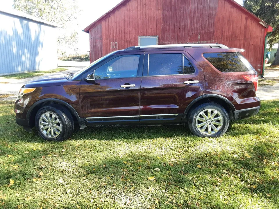 Ford Explorer 2011 photo 3