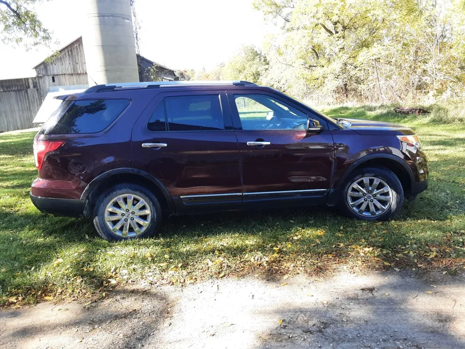 Ford Explorer 2011 photo 4