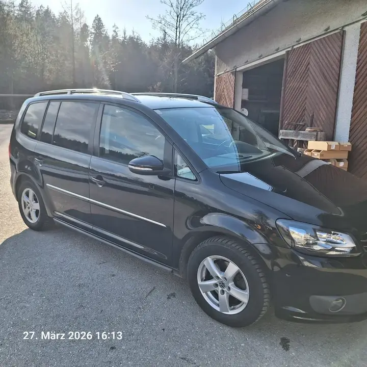 Volkswagen Touran 2013 photo 2
