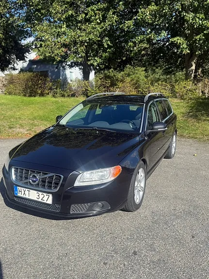 Volvo V70 2012 photo 2