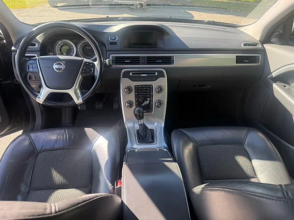 Volvo V70 2012 photo 3