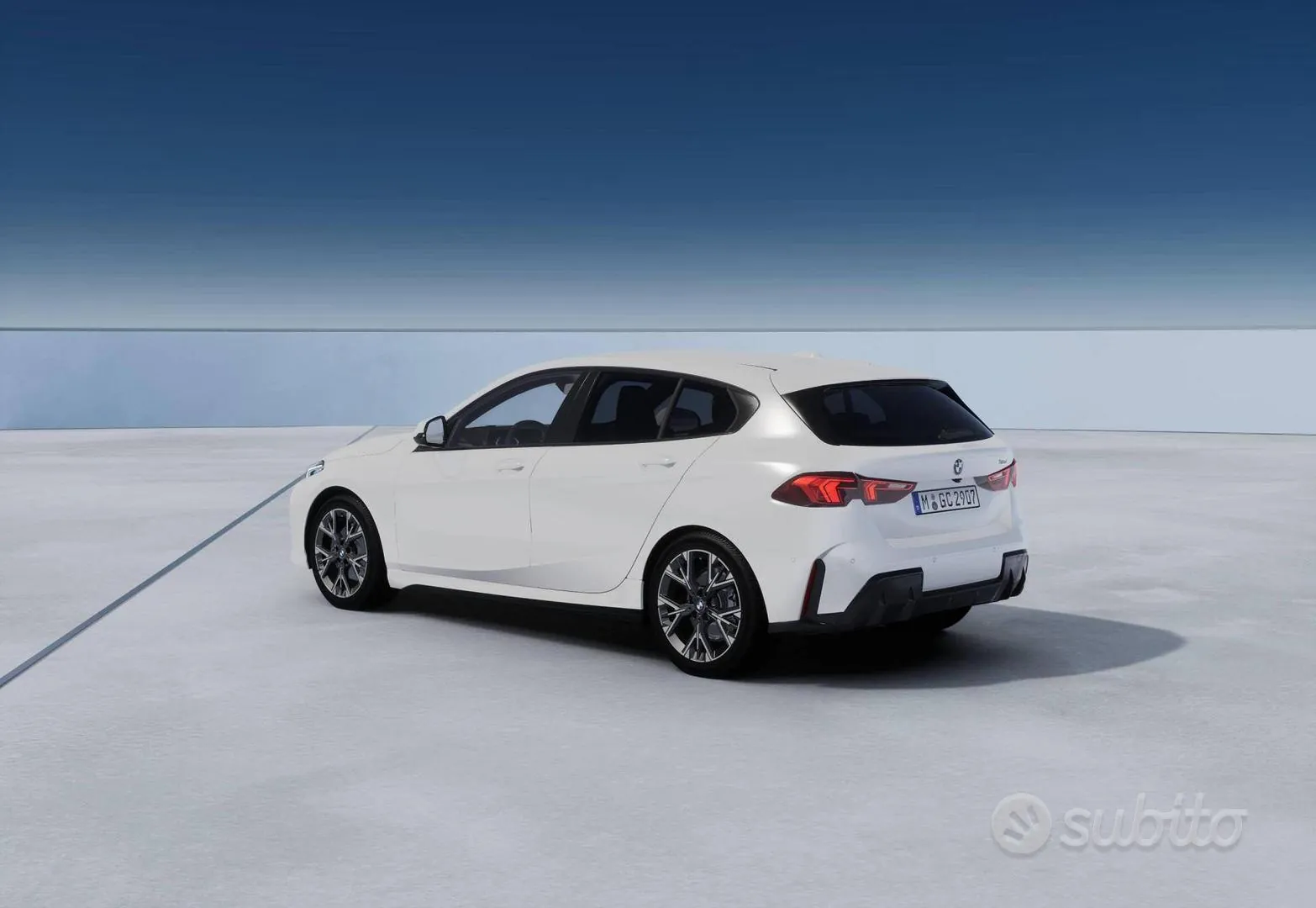 BMW 1 Series 2023 photo 2
