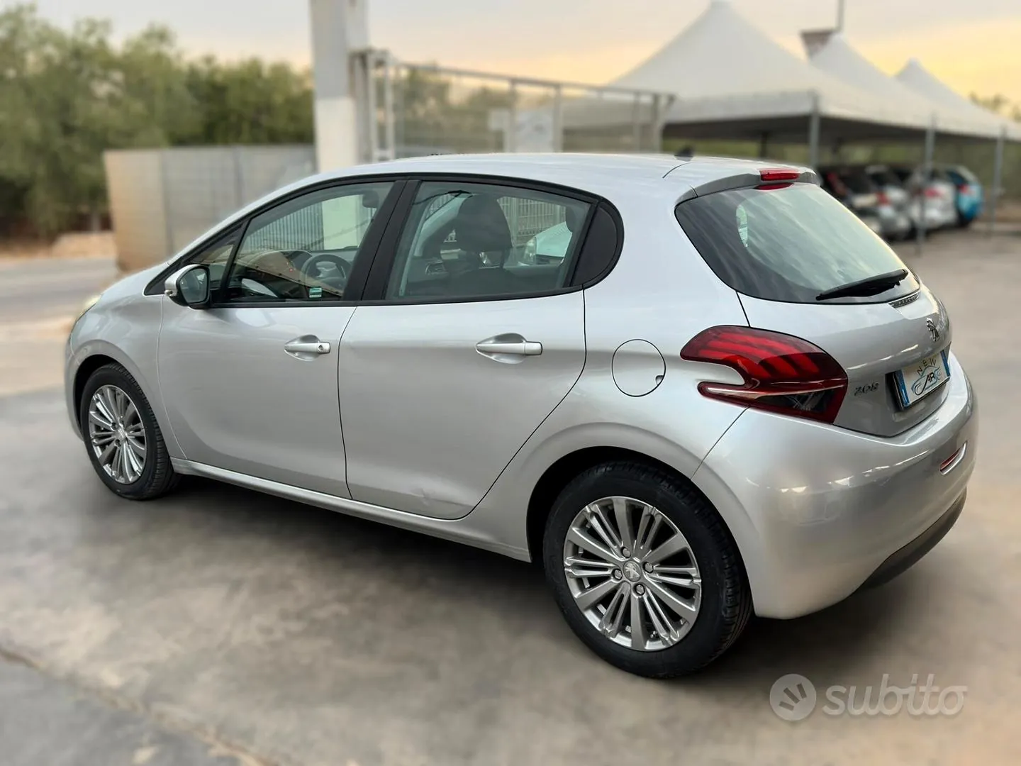 Peugeot 208 2015 photo 4