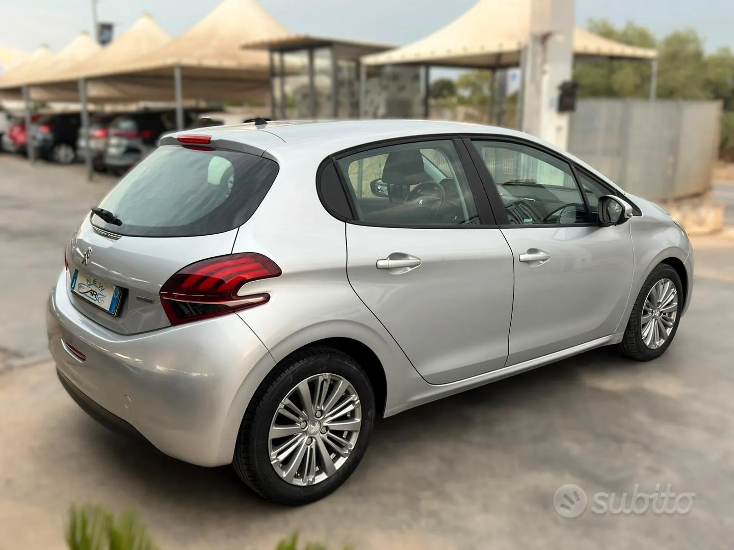 Peugeot 208 2015 photo 2
