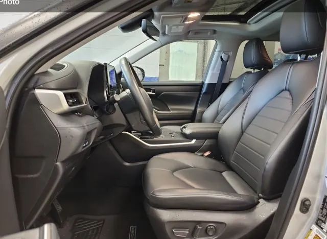 Toyota Highlander 2023 photo 3
