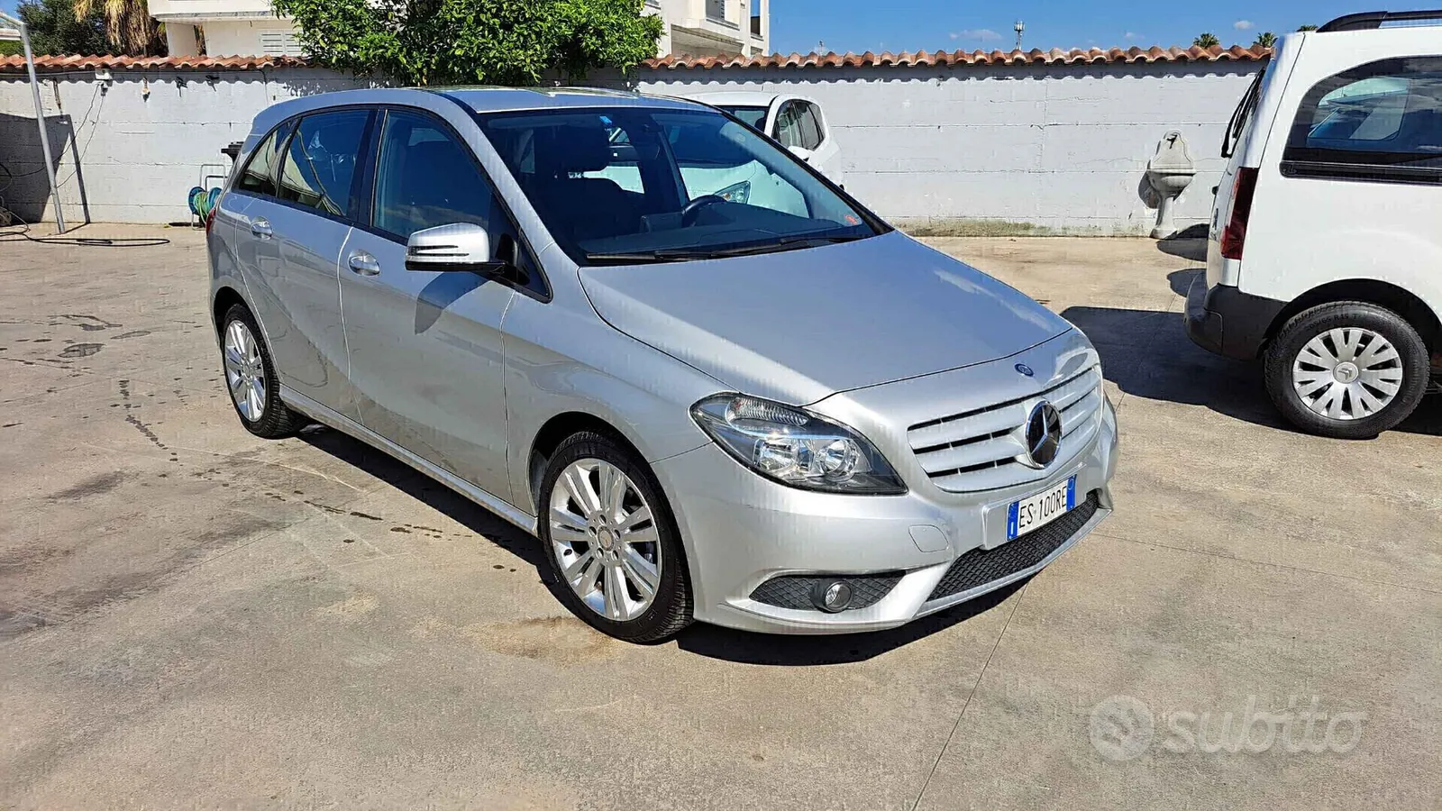 Mercedes-Benz B-Class 2013 photo 2