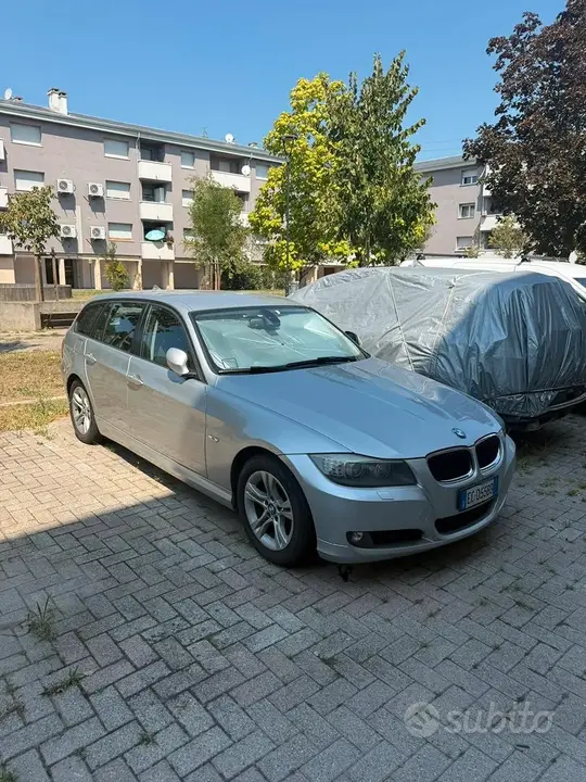 BMW 3 Series 2010 photo 3