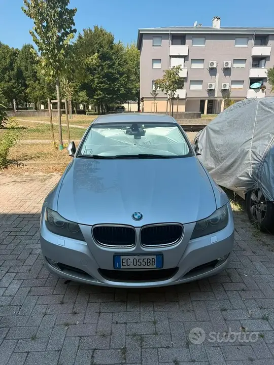 BMW 3 Series 2010 photo 2