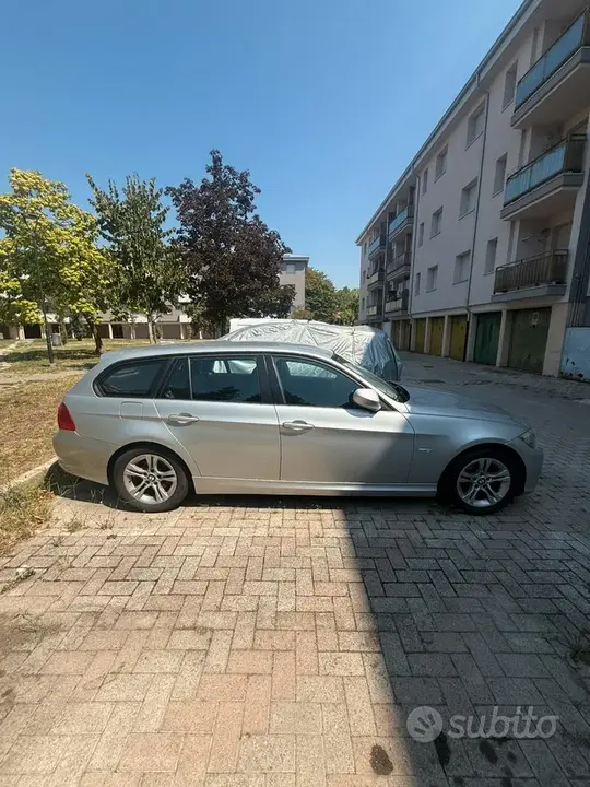 BMW 3 Series 2010 photo 4