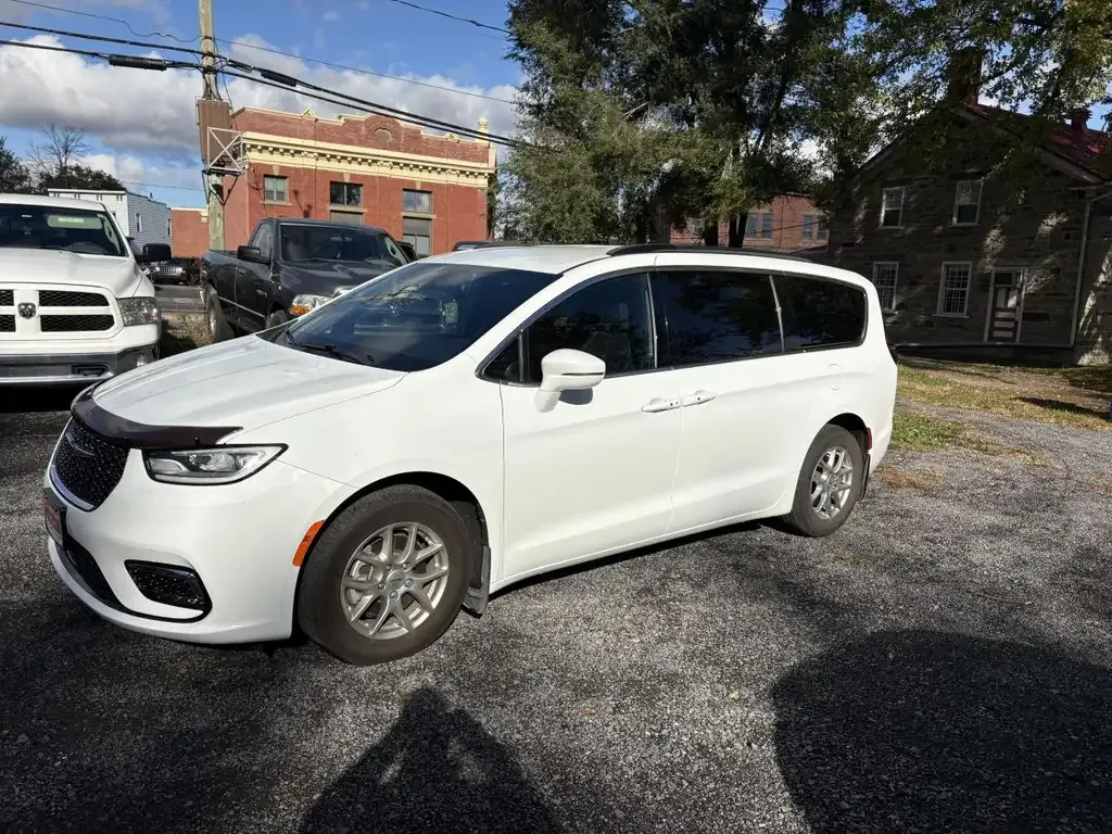 Chrysler Pacifica 2022 photo 2