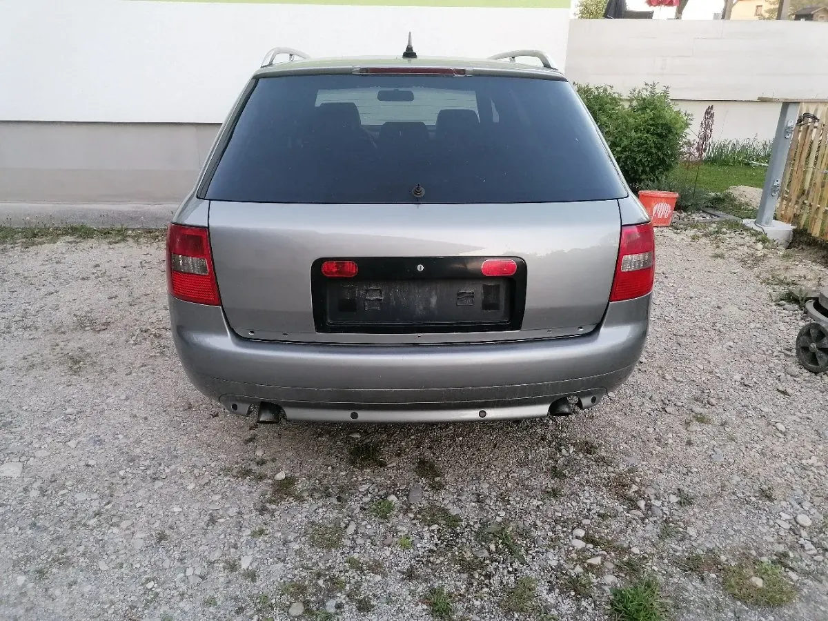 Audi A6 Avant Quattro 2003 photo 2