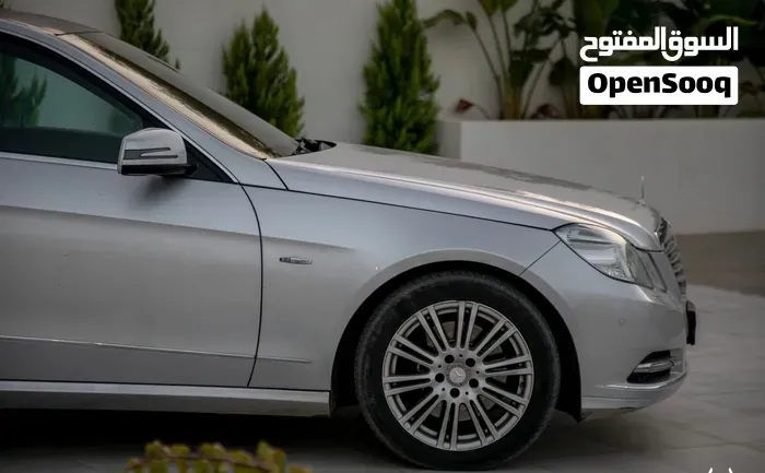 Mercedes-Benz E-Class 2012 photo 4