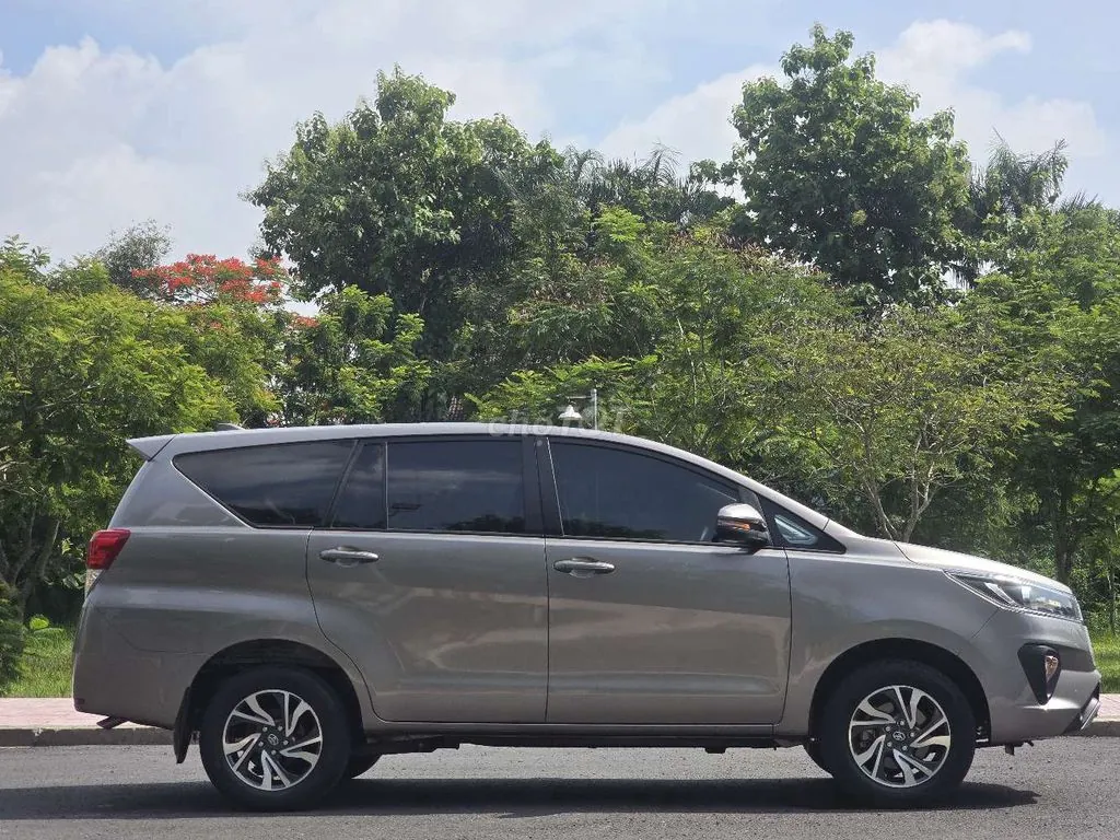 Toyota Innova 2023 photo 4