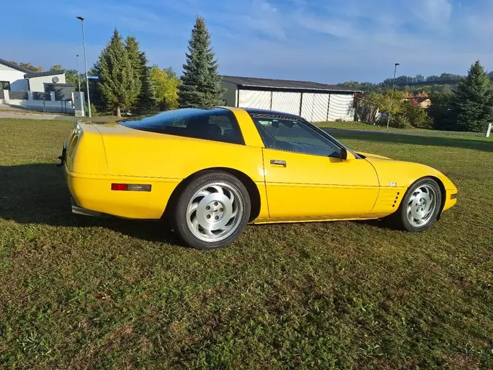 Chevrolet Corvette 1992 photo 3