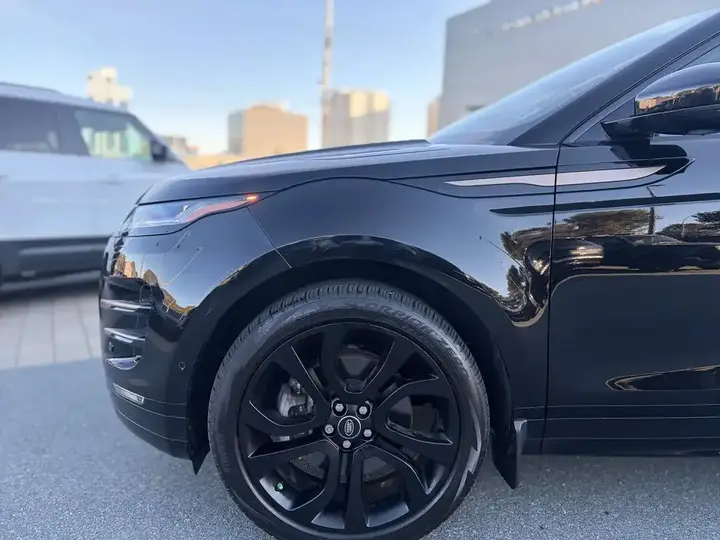 Land Rover Range Rover Evoque 2025 photo 5