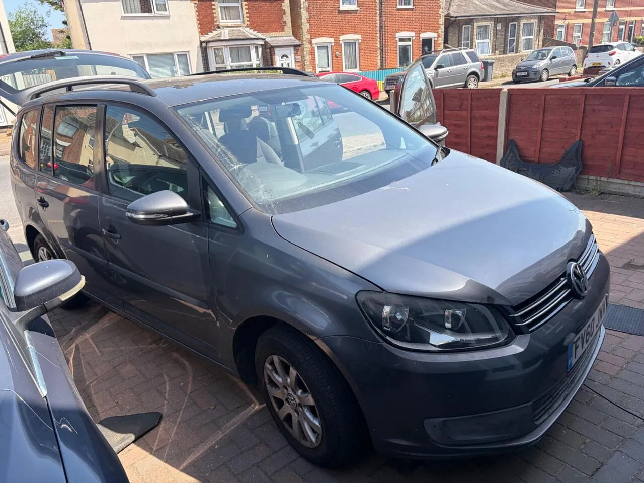 Volkswagen Touran 2010 photo 3