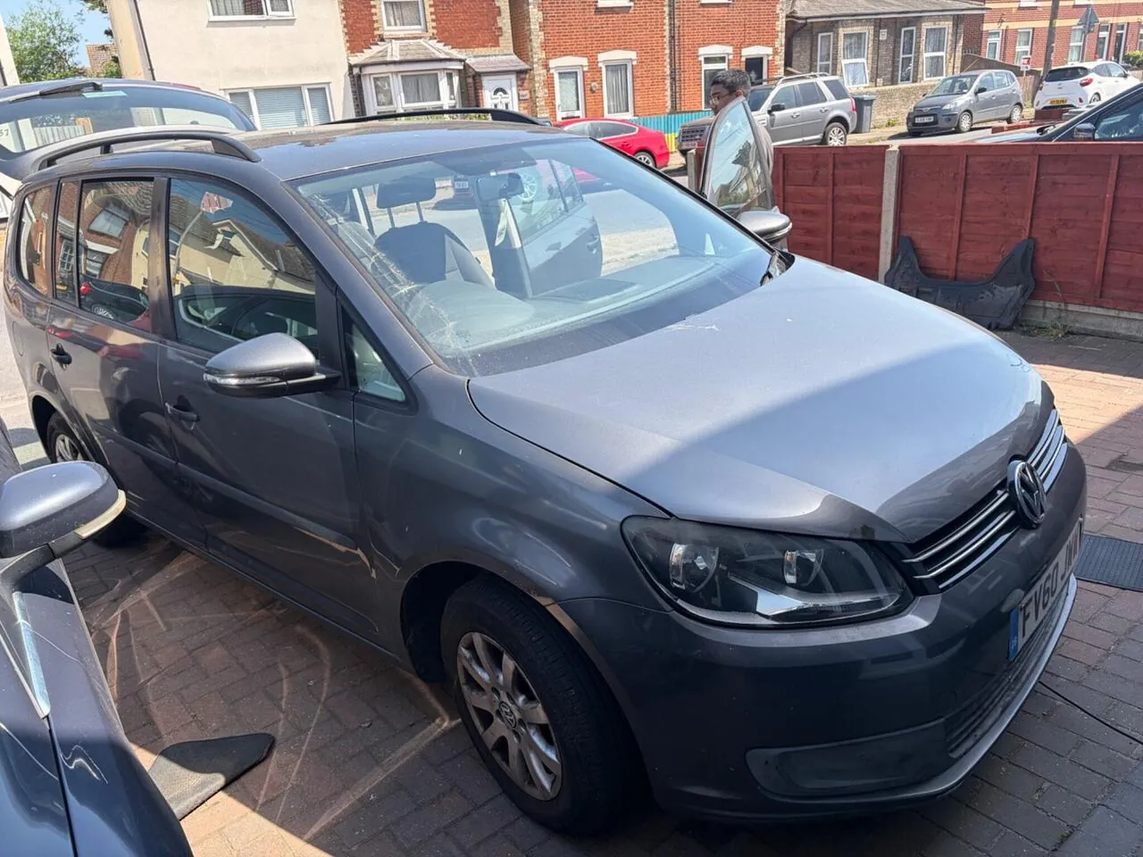 Volkswagen Touran 2010 photo 2