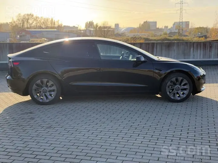 Tesla Model 3 2022 photo 2