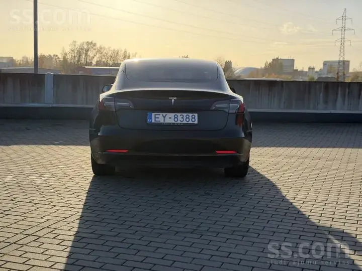 Tesla Model 3 2022 photo 4