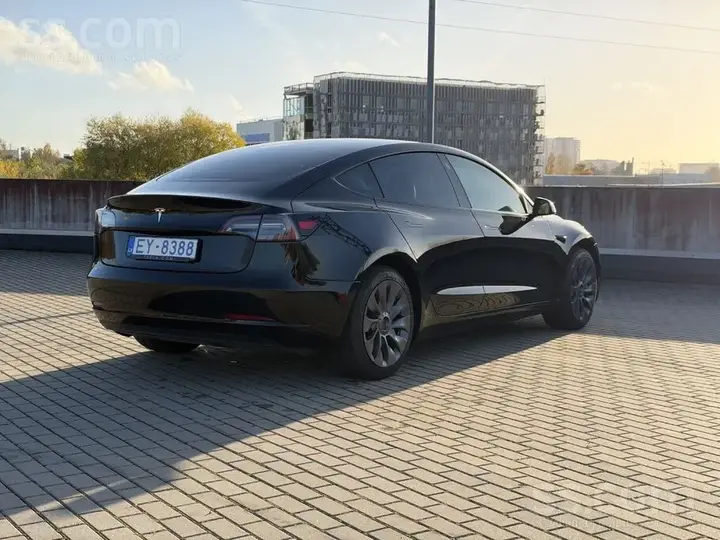 Tesla Model 3 2022 photo 3