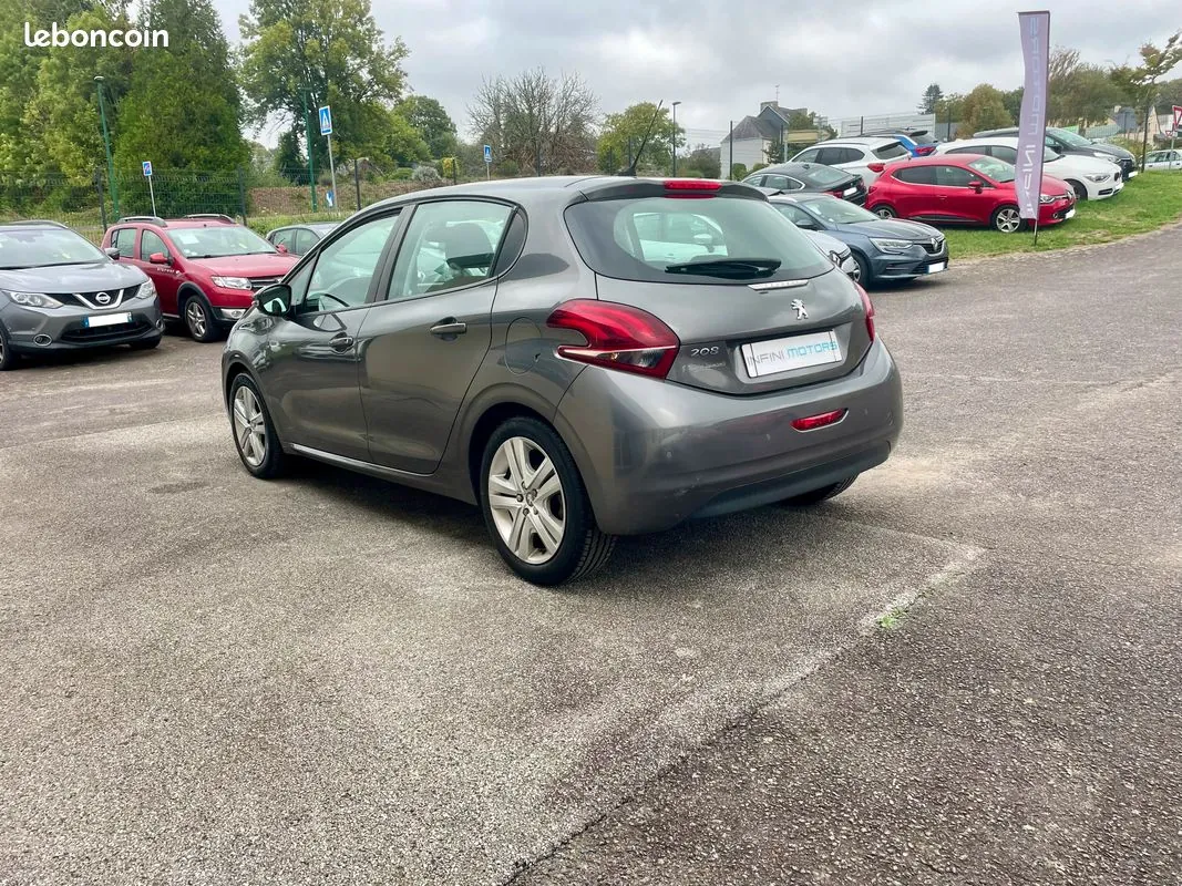 Peugeot 208 2018 photo 3