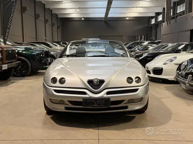 Alfa Romeo Spider 2000 photo 2